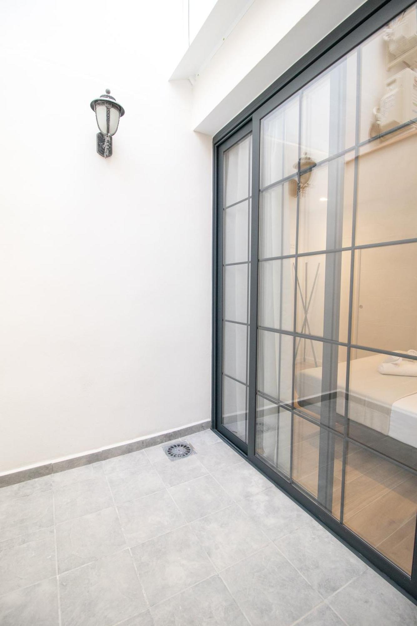 Bedtime Suites By Concept Flats บาเลนเซีย ภายนอก รูปภาพ