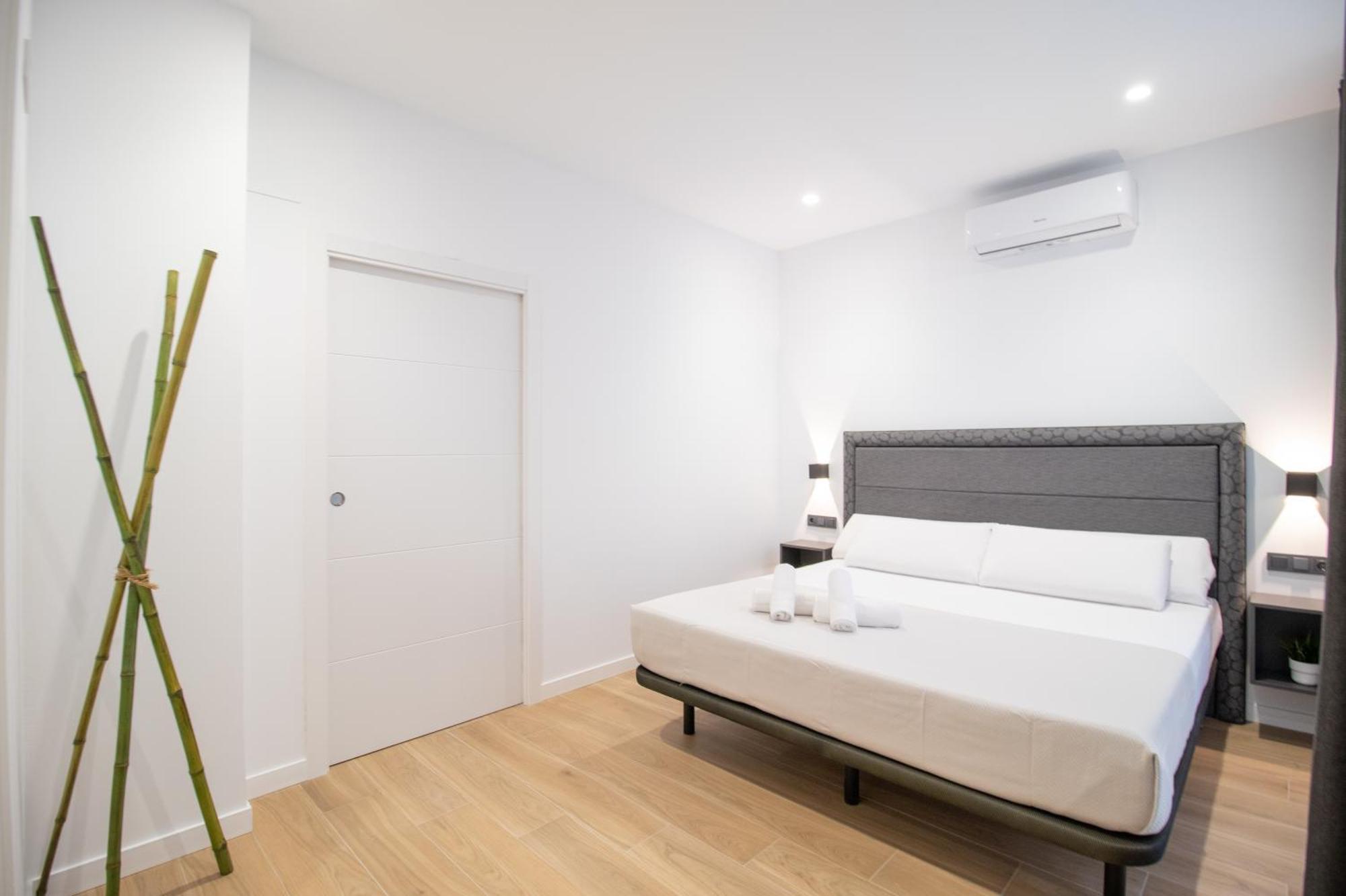 Bedtime Suites By Concept Flats บาเลนเซีย ภายนอก รูปภาพ