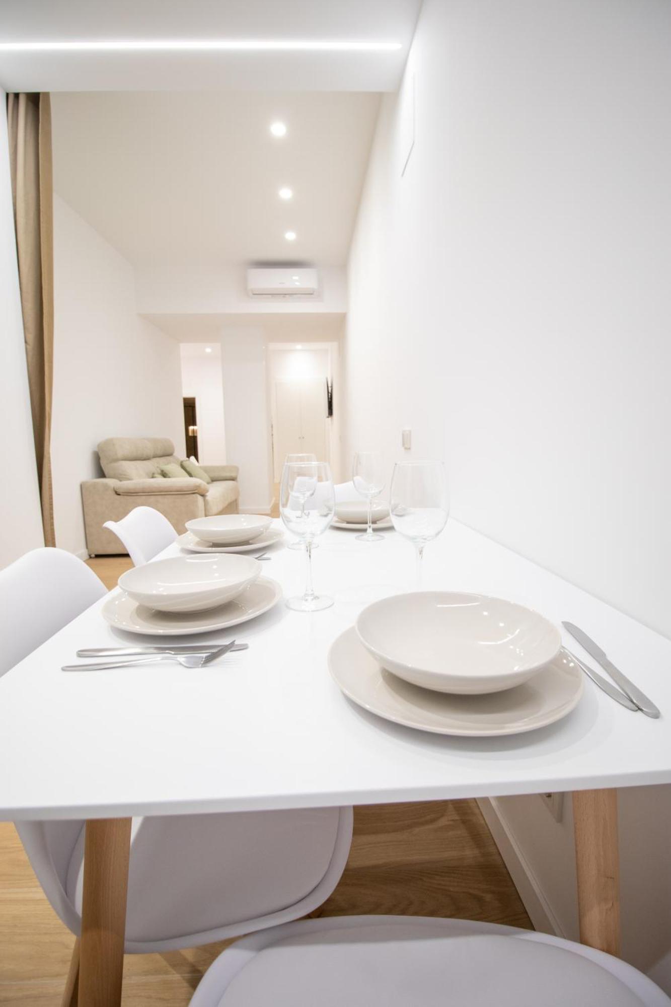 Bedtime Suites By Concept Flats บาเลนเซีย ภายนอก รูปภาพ