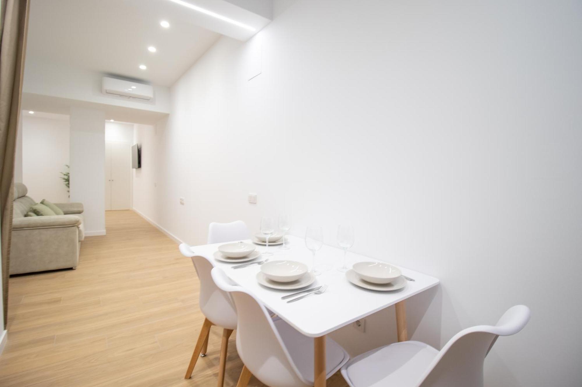 Bedtime Suites By Concept Flats บาเลนเซีย ภายนอก รูปภาพ
