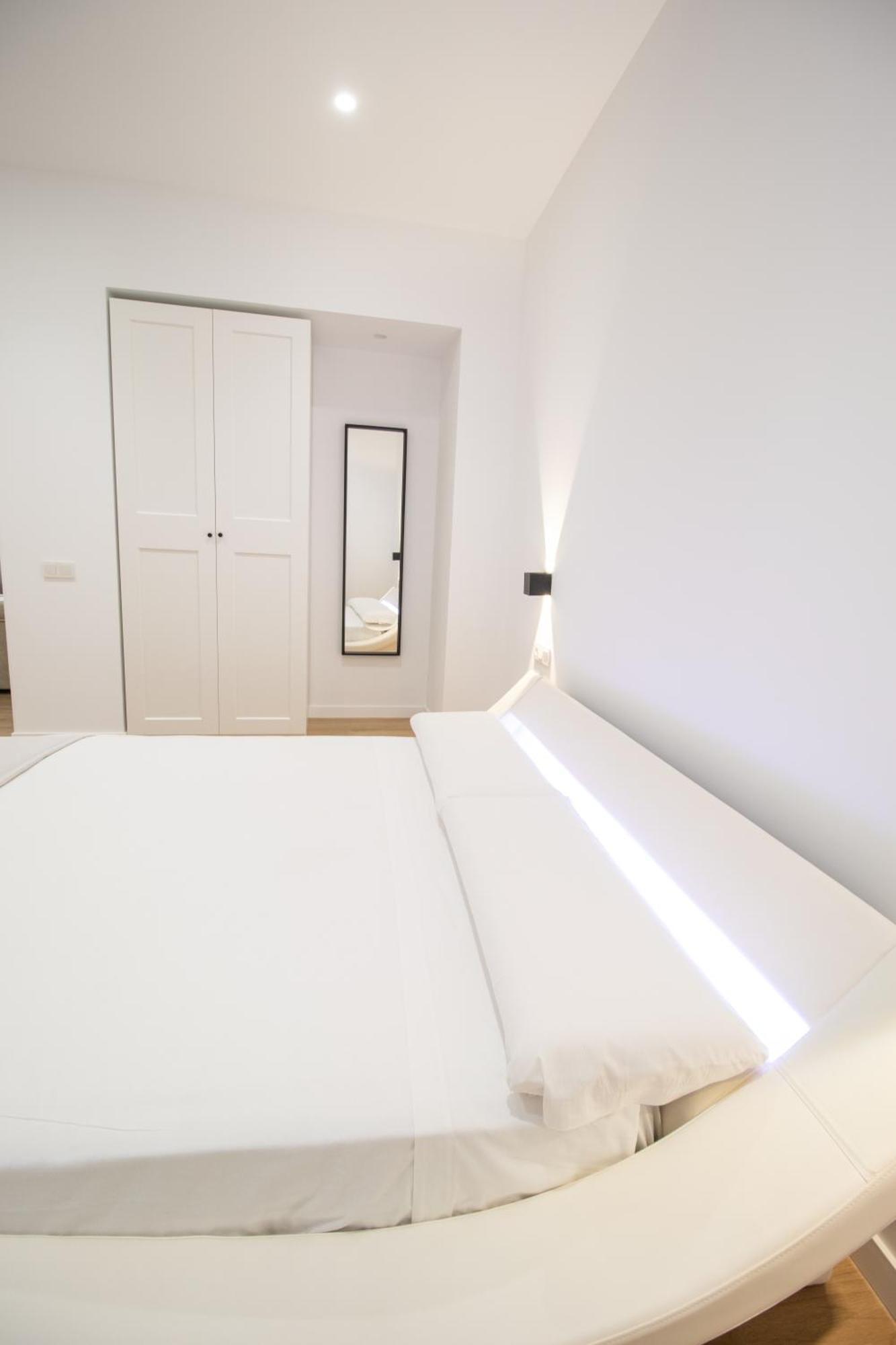 Bedtime Suites By Concept Flats บาเลนเซีย ภายนอก รูปภาพ