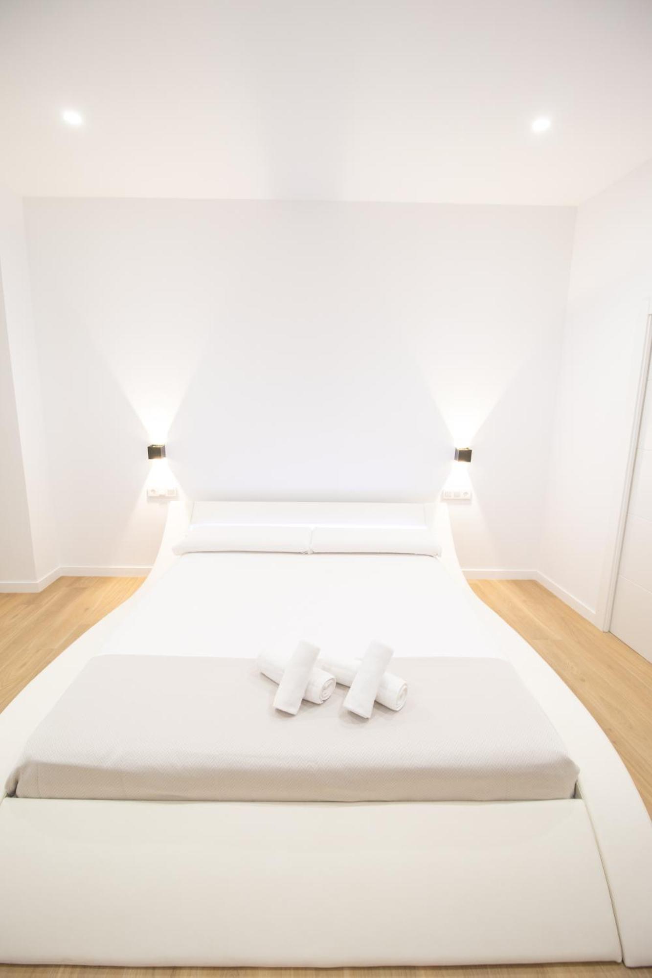 Bedtime Suites By Concept Flats บาเลนเซีย ภายนอก รูปภาพ