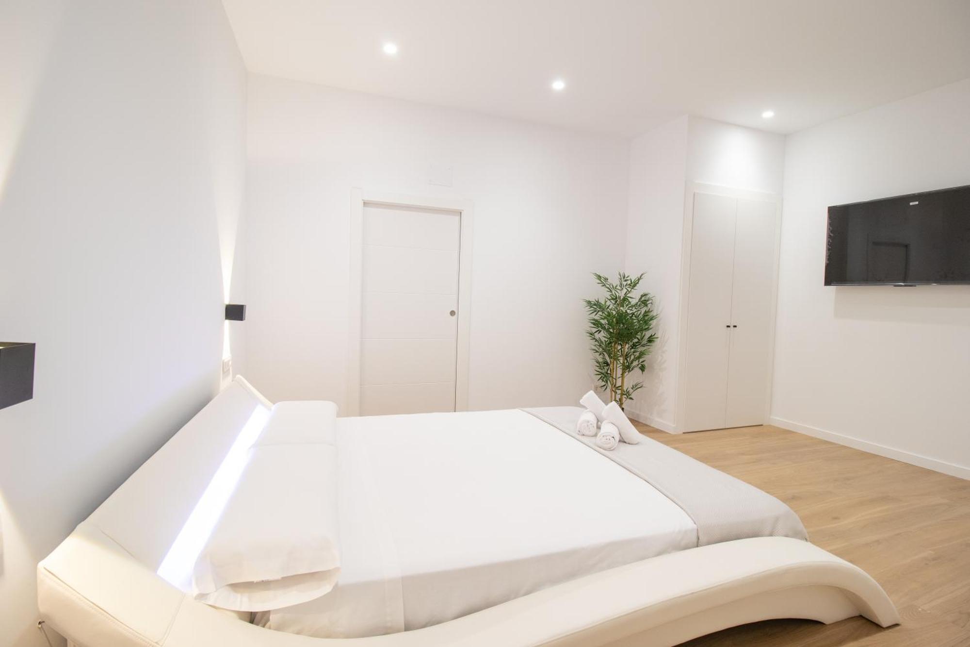 Bedtime Suites By Concept Flats บาเลนเซีย ภายนอก รูปภาพ