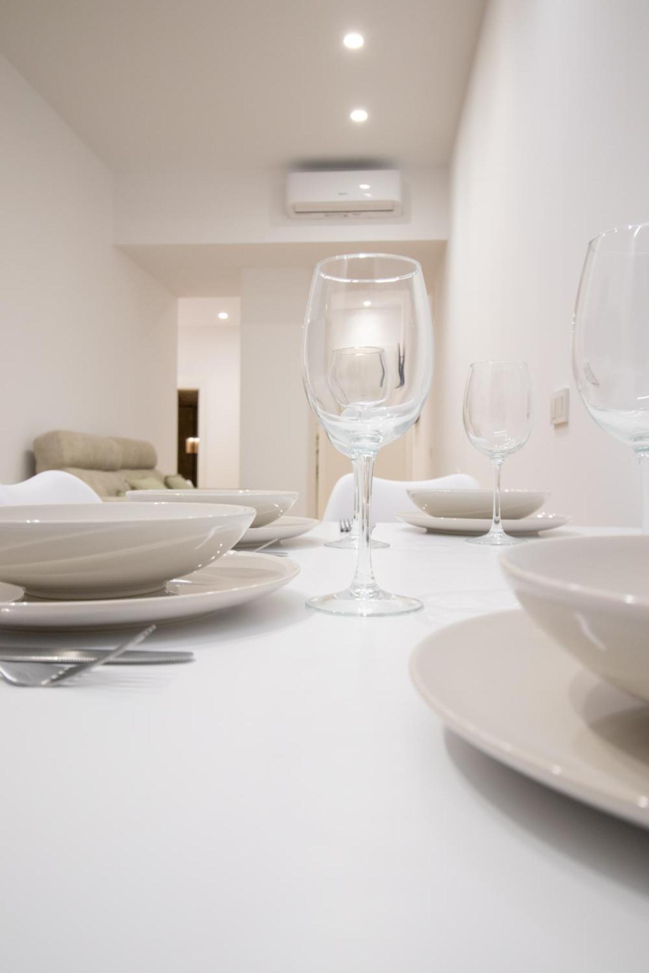 Bedtime Suites By Concept Flats บาเลนเซีย ภายนอก รูปภาพ