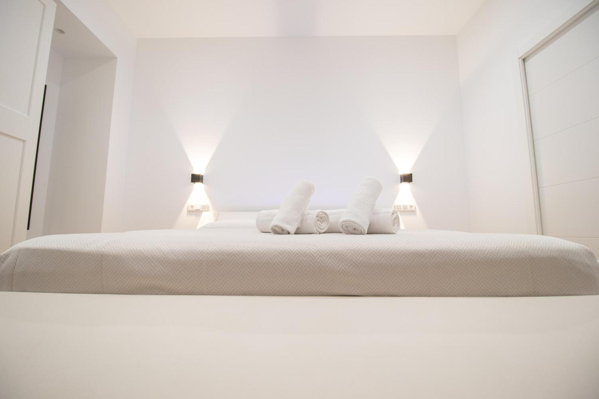 Bedtime Suites By Concept Flats บาเลนเซีย ภายนอก รูปภาพ