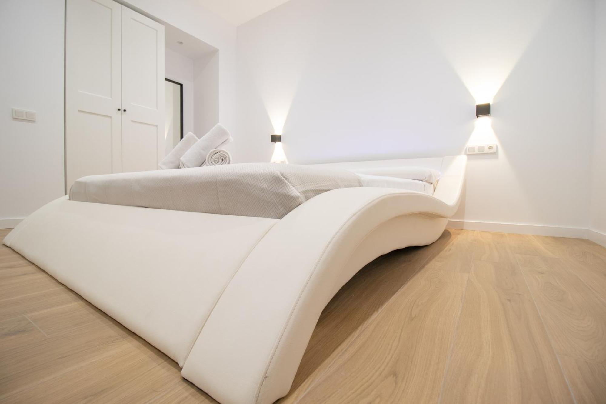 Bedtime Suites By Concept Flats บาเลนเซีย ภายนอก รูปภาพ