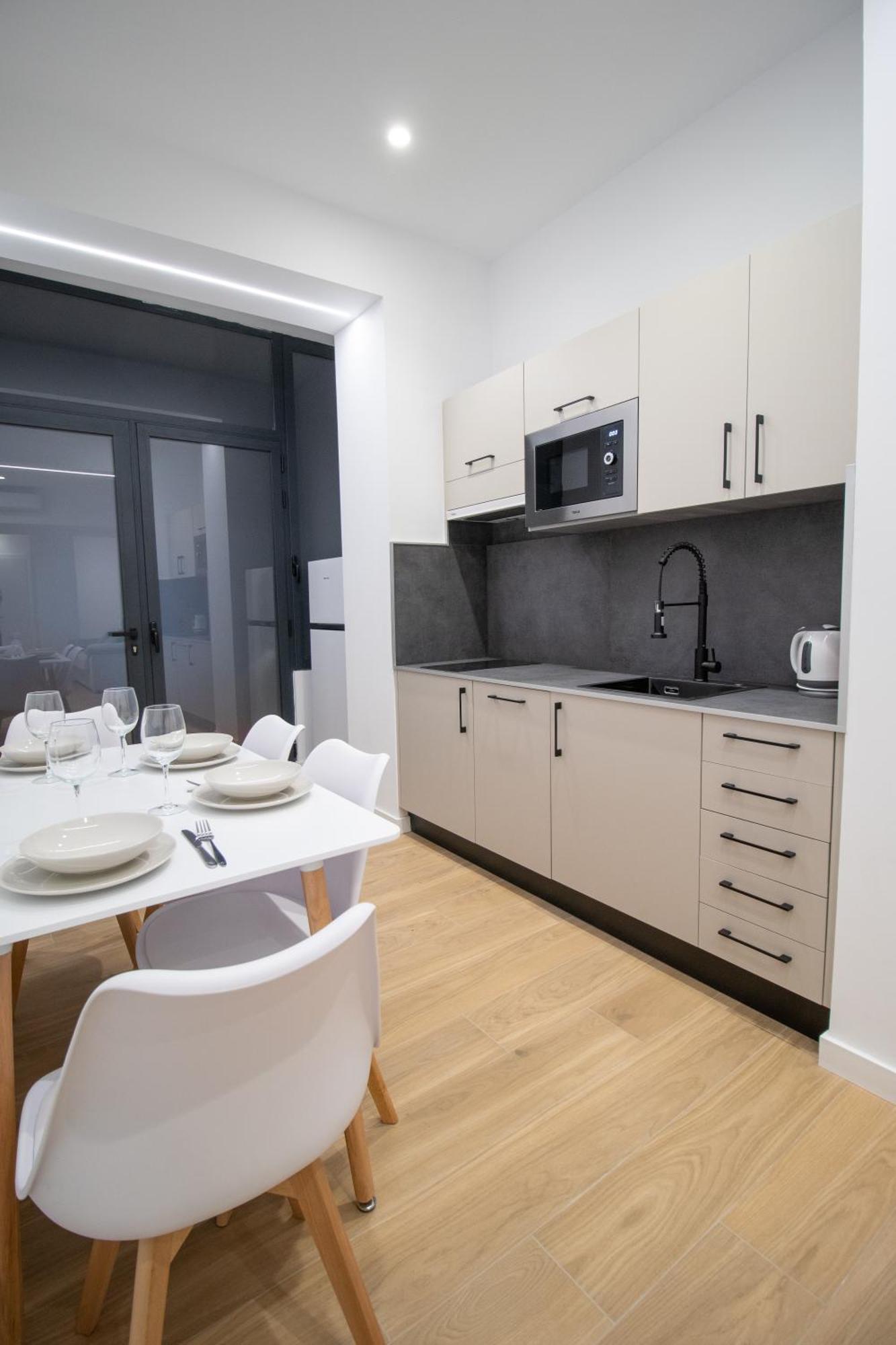 Bedtime Suites By Concept Flats บาเลนเซีย ภายนอก รูปภาพ