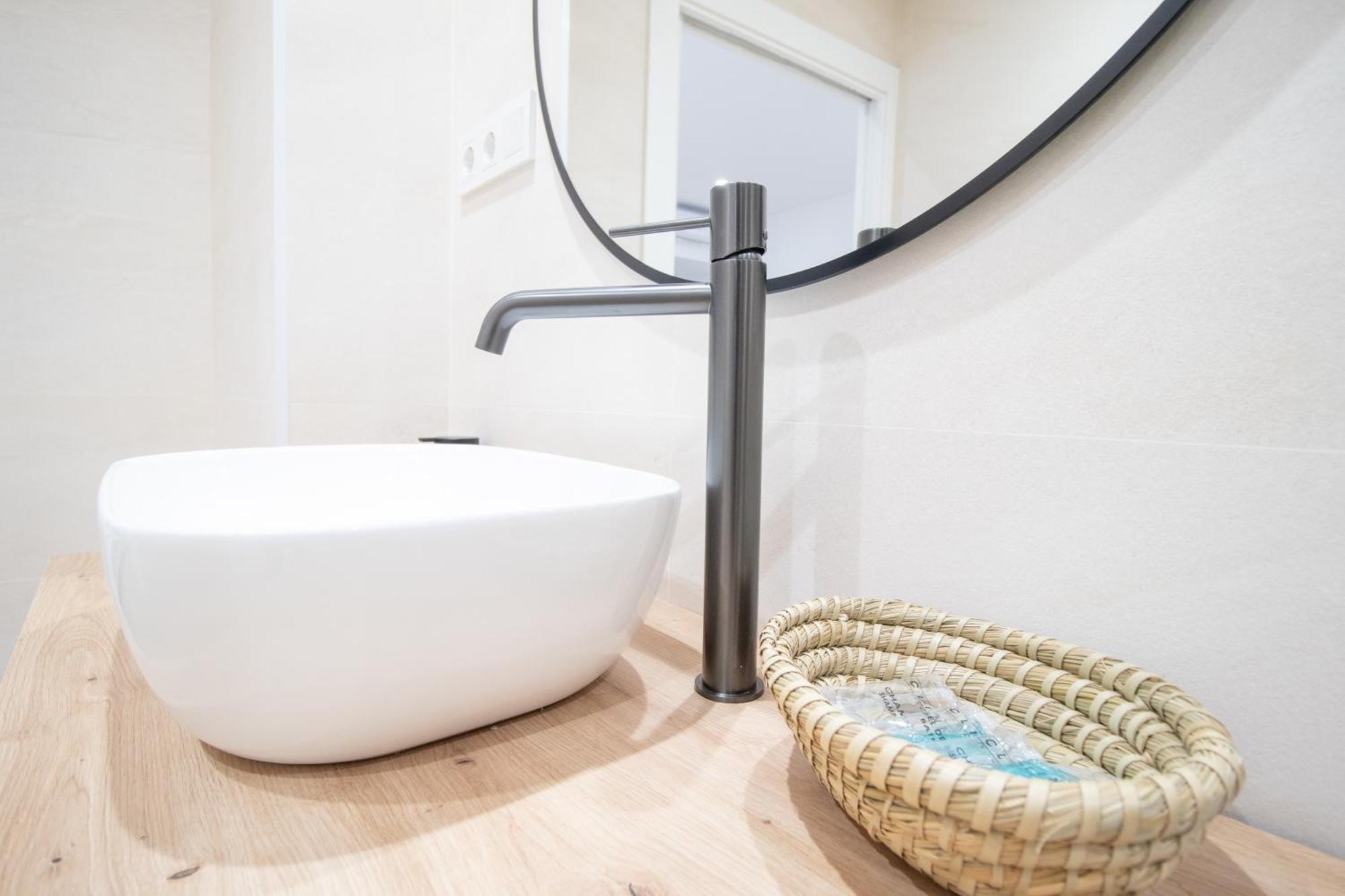 Bedtime Suites By Concept Flats บาเลนเซีย ภายนอก รูปภาพ